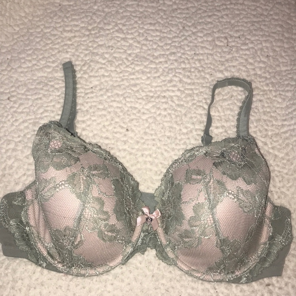 Victoria’s Secret floral lace design bra